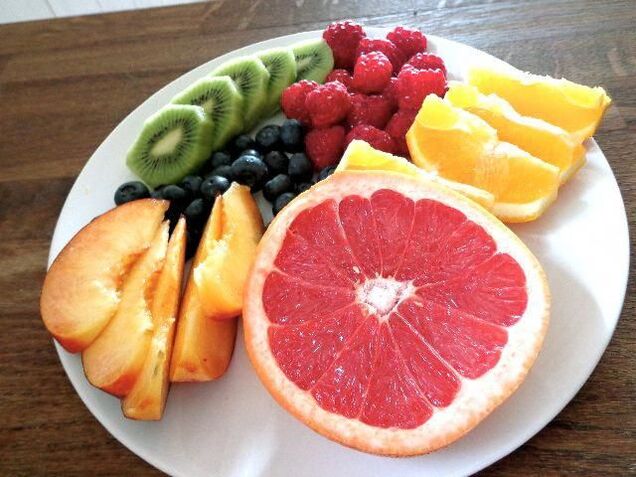 좋아하는 다이어트를 위한 과일과 열매